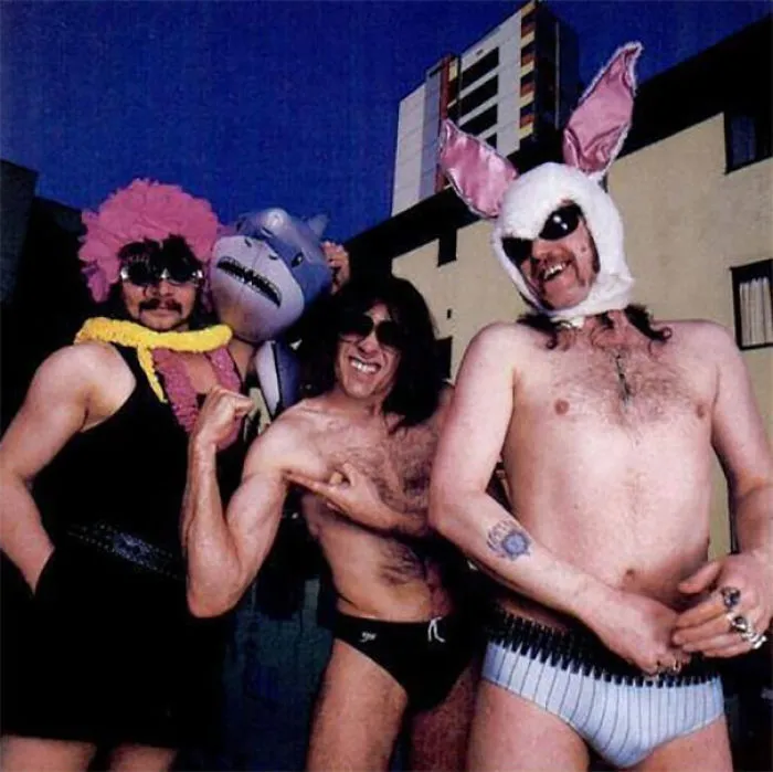 37 Awkward Metal Band Photos That Are So Bad They're Good