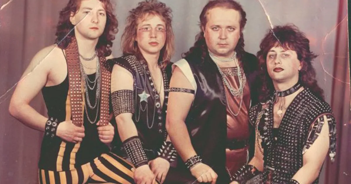 38 Extrañas fotos de bandas metaleras tan horribles que son geniales