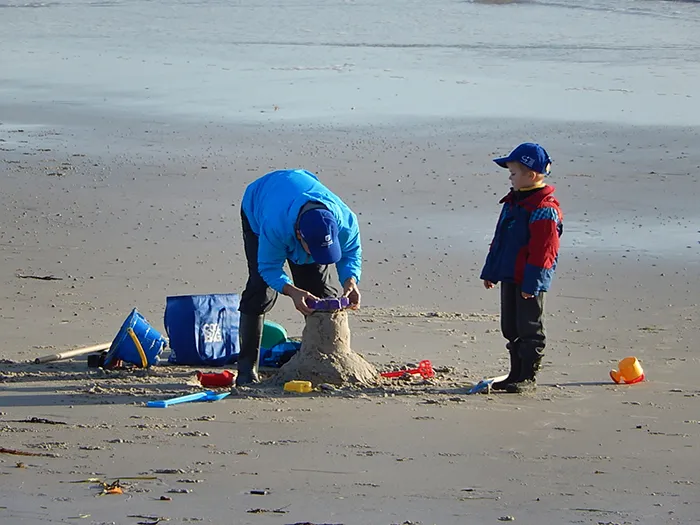 Helicopter Parenting Can Prevent Child's Emotional And Behavioral Control Development