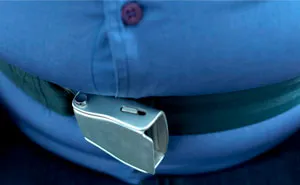 Guy Asks If He's Wrong To Make Obese Man Pay Him $150 For Taking Up Part Of His Seat On A 5-Hour Flight