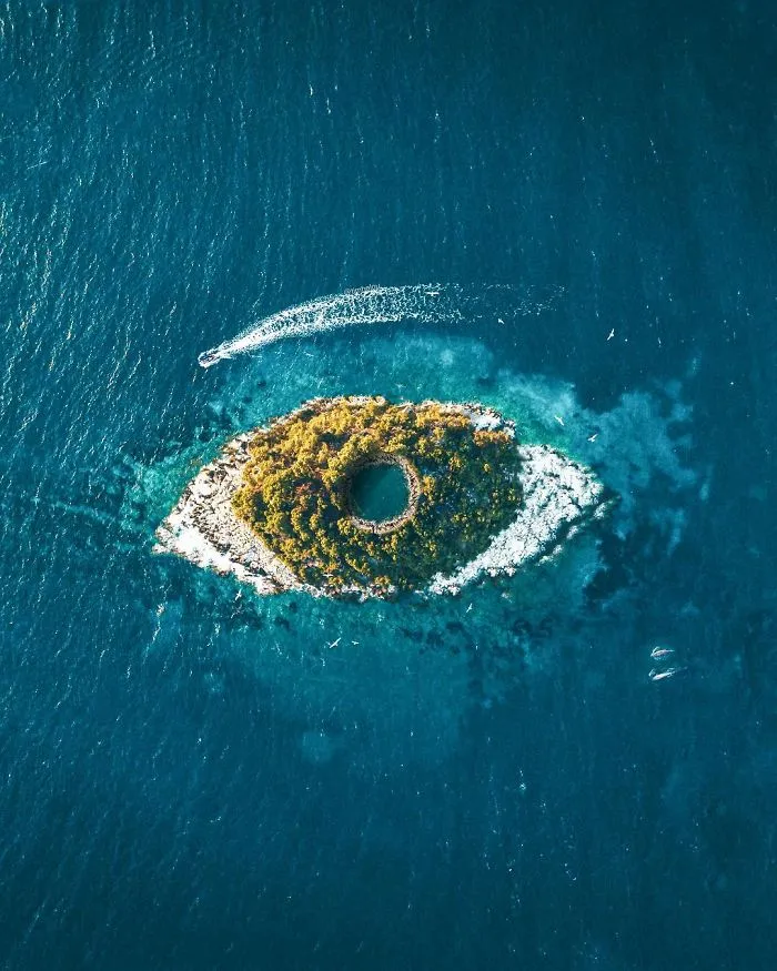 This Artist Invites You To Travel In His Fantastic Surreal Worlds