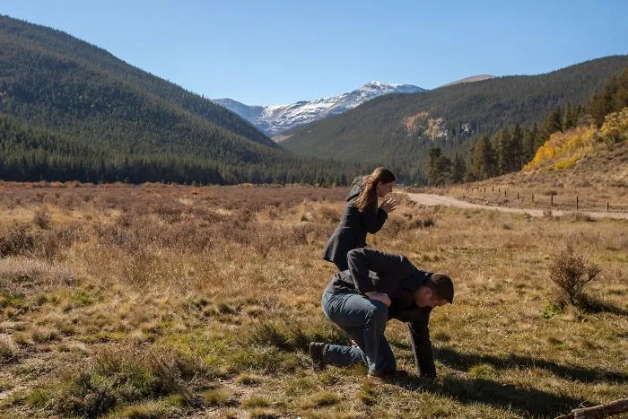 Le pedí matrimonio a mi novia y se me cayó el anillo en una madriguera de tuza