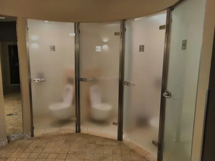 Puertas semitransparentes superincómodas