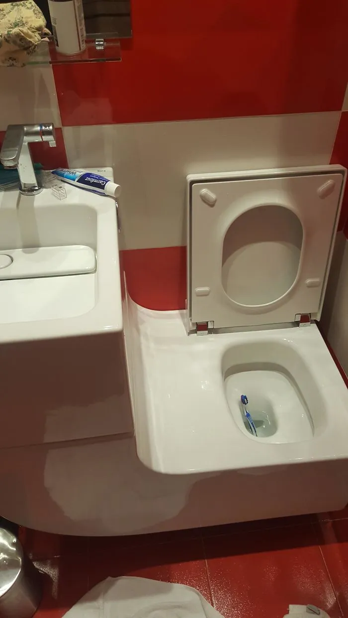Lavabo y retrete unidos, creando un tobogán perfecto