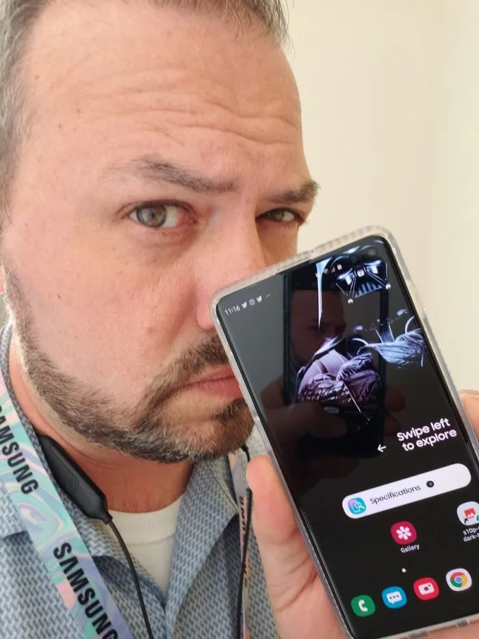 20 Of The Best Wallpapers People Have Created To Hide Camera Cutout In New Samsung Phones