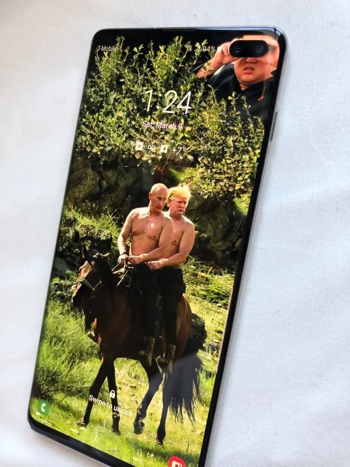 20 Of The Best Wallpapers People Have Created To Hide Camera Cutout In New Samsung Phones