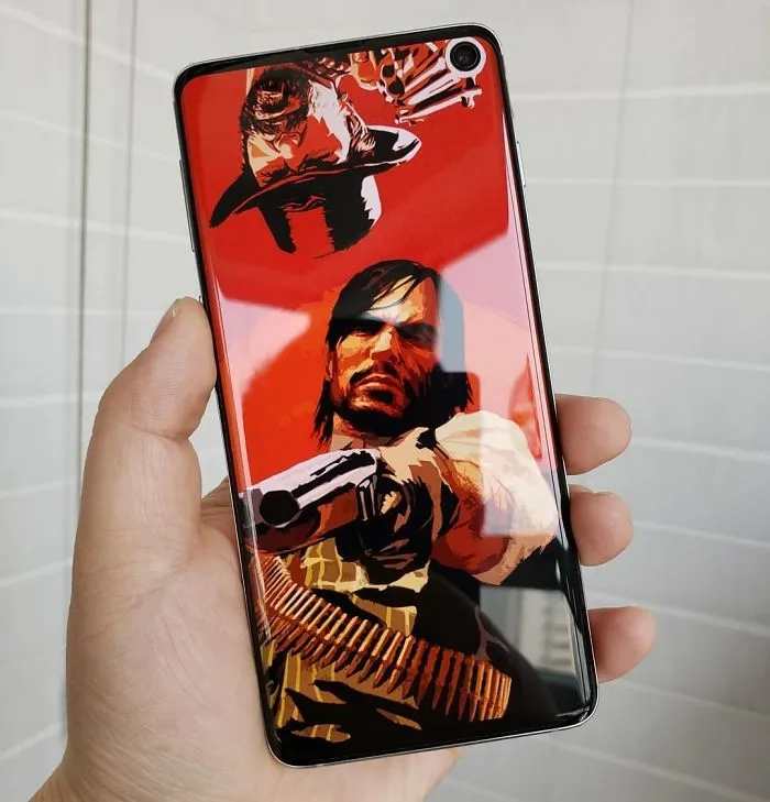20 Of The Best Wallpapers People Have Created To Hide Camera Cutout In New Samsung Phones