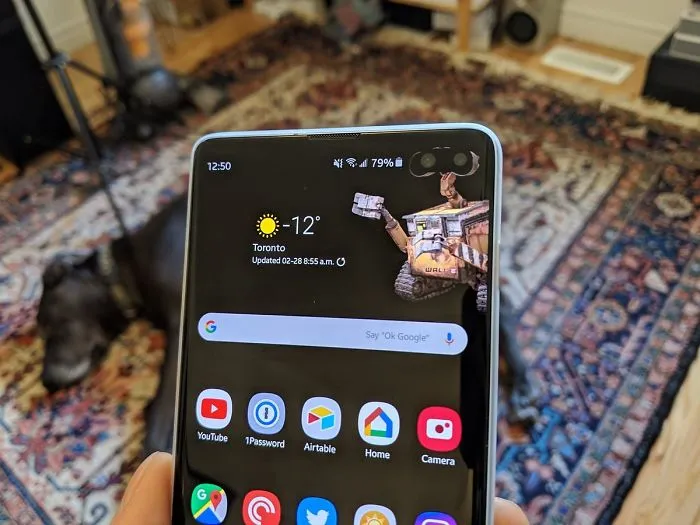 20 Of The Best Wallpapers People Have Created To Hide Camera Cutout In New Samsung Phones