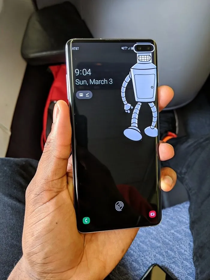 20 Of The Best Wallpapers People Have Created To Hide Camera Cutout In New Samsung Phones