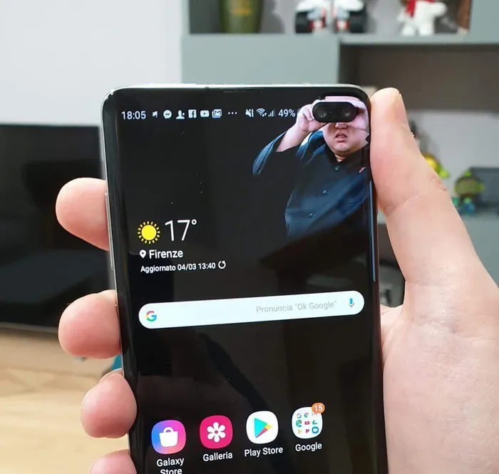 20 Of The Best Wallpapers People Have Created To Hide Camera Cutout In New Samsung Phones