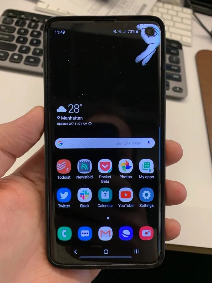 20 Of The Best Wallpapers People Have Created To Hide Camera Cutout In New Samsung Phones