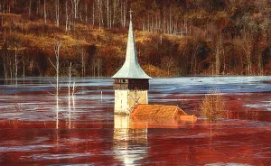 Geamana Lake: Amalgam Of Lively Colors That Flood A Dead Land