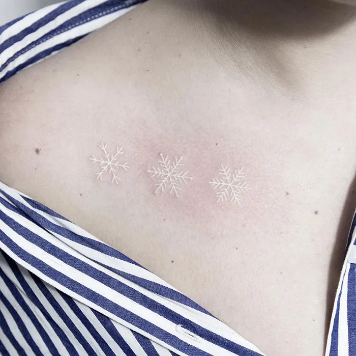 30 Diseños de tatuajes blancos que parecen runas mágicas