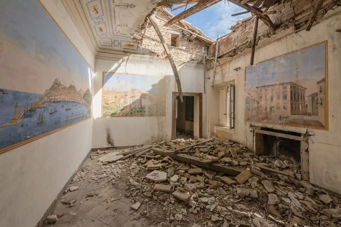 I Photographed Incredible Paintings That People Have Left Behind In Abandoned Buildings (30 Pics)