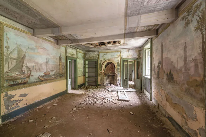 I Photographed Incredible Paintings That People Have Left Behind In Abandoned Buildings (30 Pics)
