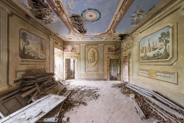 I Photographed Incredible Paintings That People Have Left Behind In Abandoned Buildings (30 Pics)