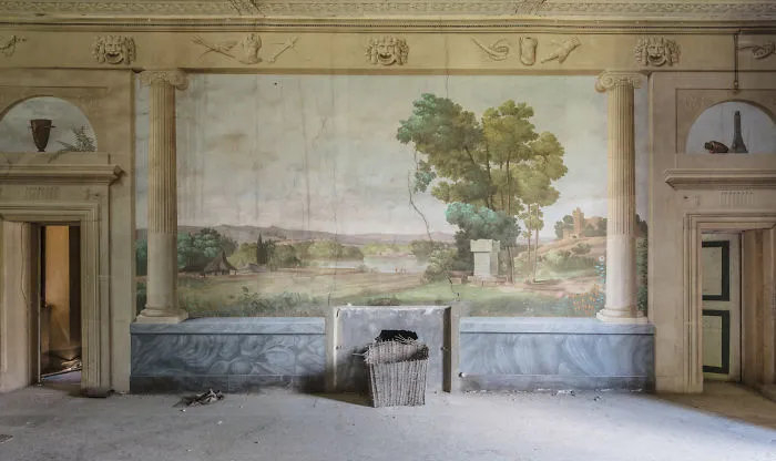 I Photographed Incredible Paintings That People Have Left Behind In Abandoned Buildings (30 Pics)