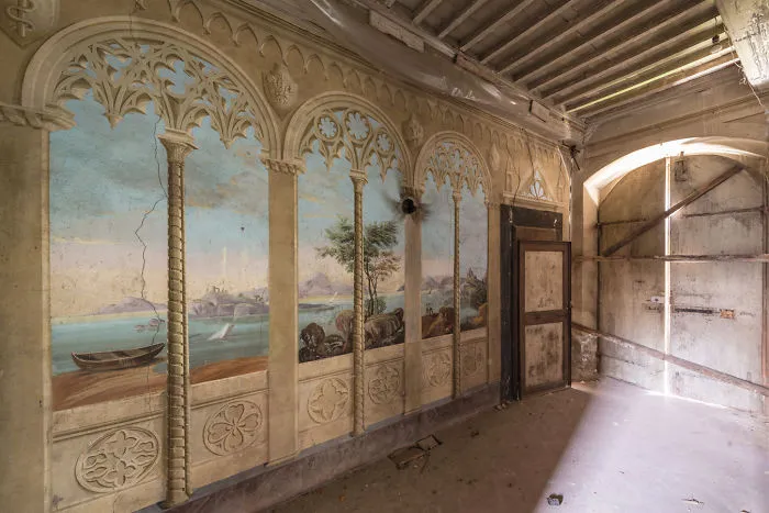 I Photographed Incredible Paintings That People Have Left Behind In Abandoned Buildings (30 Pics)