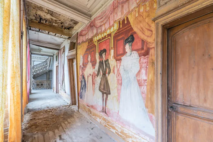 I Photographed Incredible Paintings That People Have Left Behind In Abandoned Buildings (30 Pics)