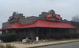 I Track Down And Eat At The Last Surviving Locations Of Nearly Defunct Restaurant Chains