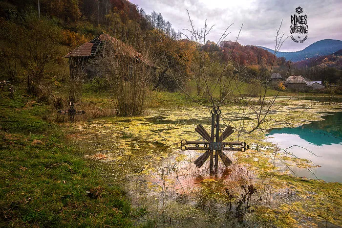 Geamana Lake: Amalgam Of Lively Colors That Flood A Dead Land
