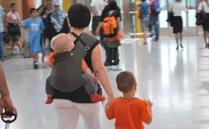 Anti-Vaxx Mom Tries To Bring Her Unvaccinated Kids Around Best Friend's Infant, She Leaves A Brutal Comment
