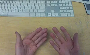People Can't Understand How This Guy Took A Photo Of Both Of His Hands, He Explains It With Even More 'Unexplainable' Pictures