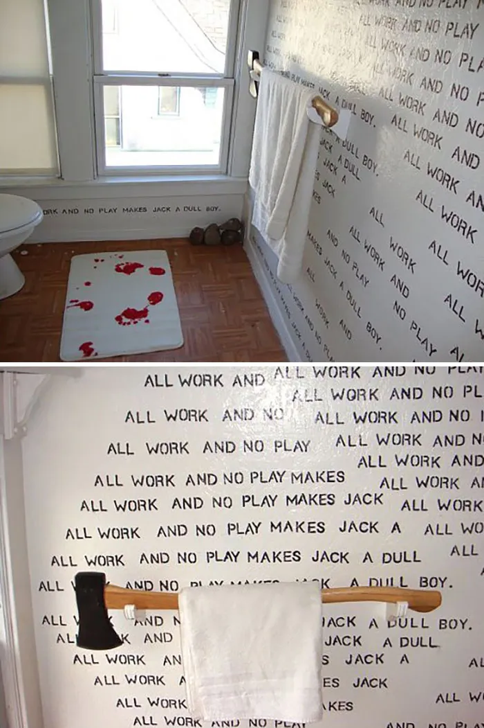 El cuarto de baño de la habitación de hotel está basado en el Resplandor