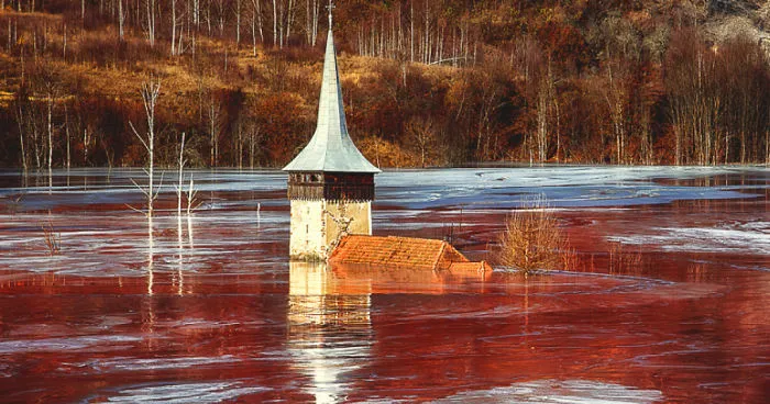 Geamana Lake: Amalgam Of Lively Colors That Flood A Dead Land