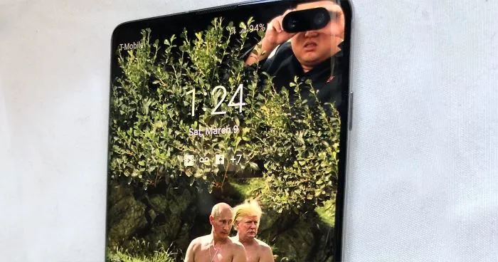 20 Of The Best Wallpapers People Have Created To Hide Camera Cutout In New Samsung Phones