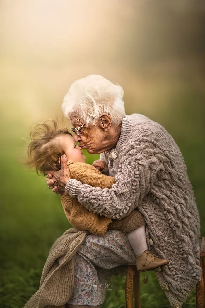Retrato a abuelos con sus nietos porque nadie nunca me fotografió con los míos (27 imágenes)