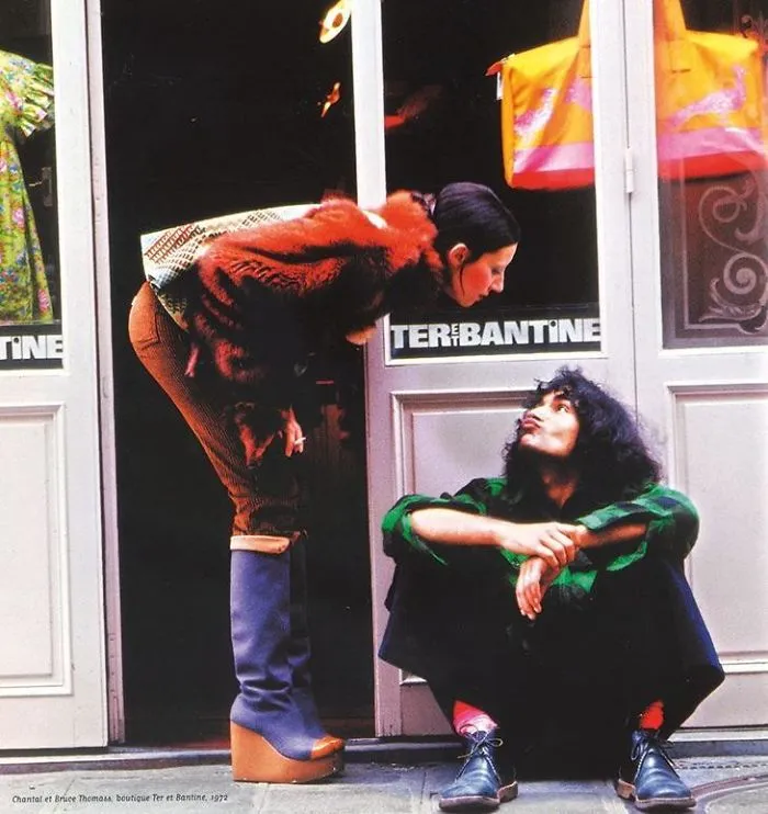 Mis padres delante de su tienda en París, 1972