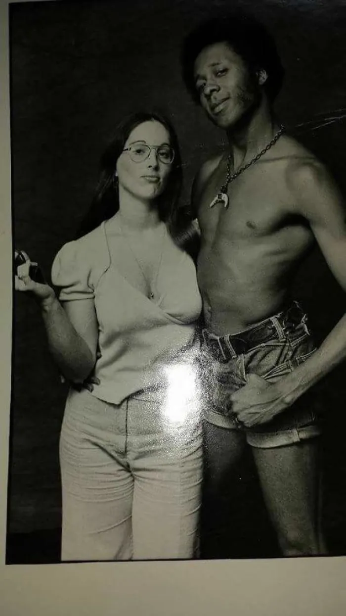 Los padres de mi amigo celebran su 47º aniversario esta semana, esta foto suya es de los 70