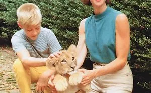 23 Vintage Photos Of Old-School Parenting That Would Never Fly Today