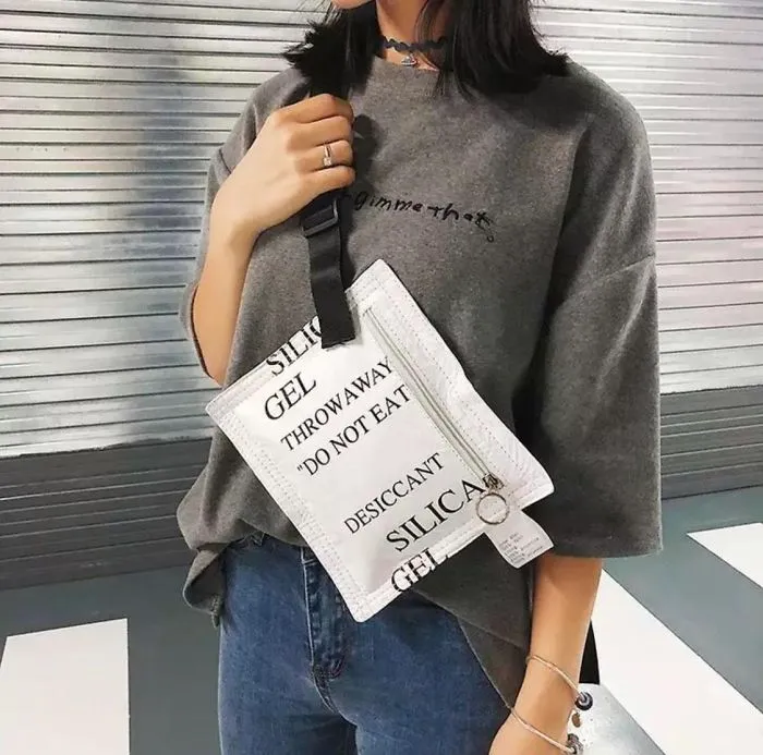 Bolso en forma de bolsita de gel de sílice