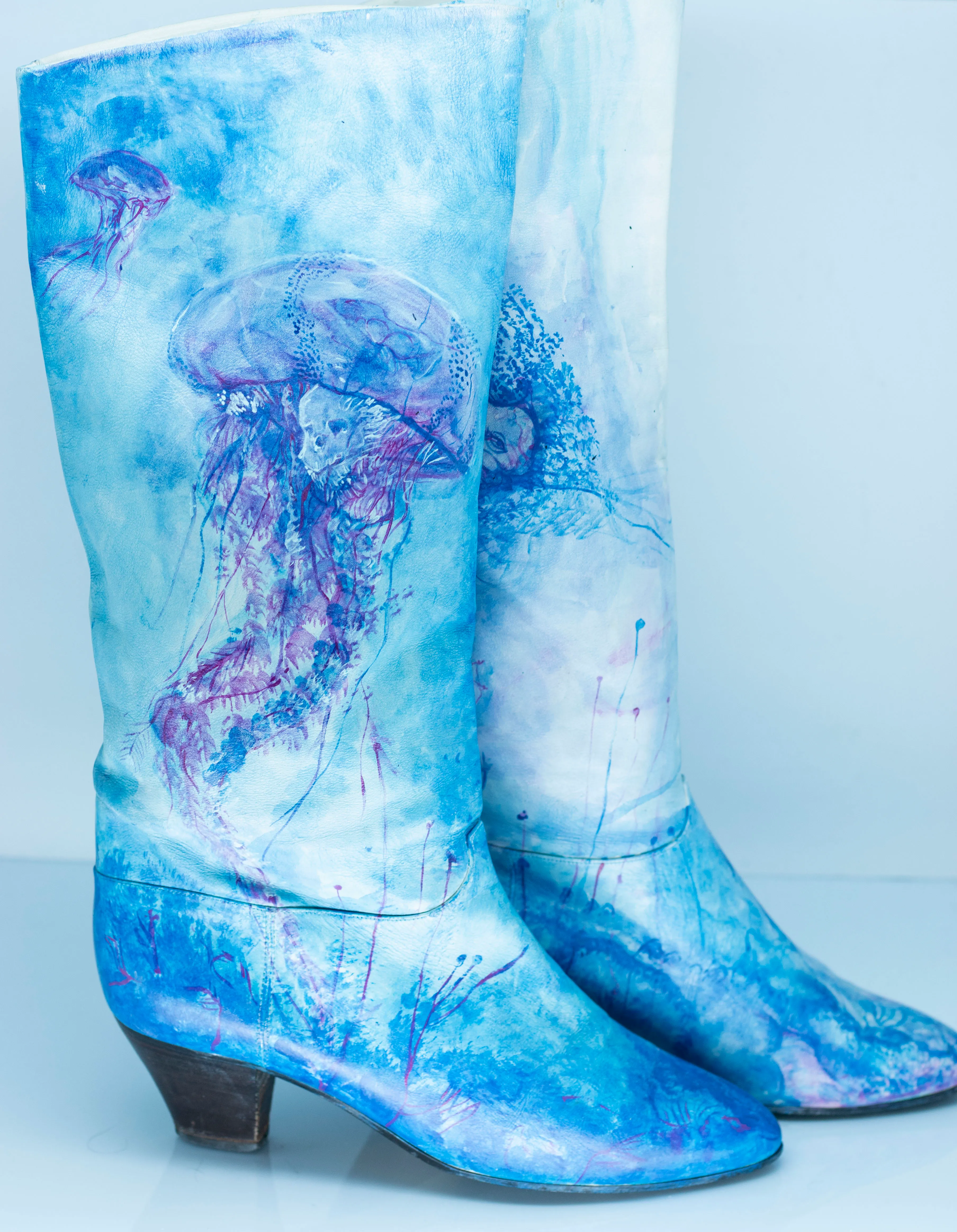 Iam Painting On Old And Forgotten Things, Which People Throw Away. Do You Love Jellyfish ?