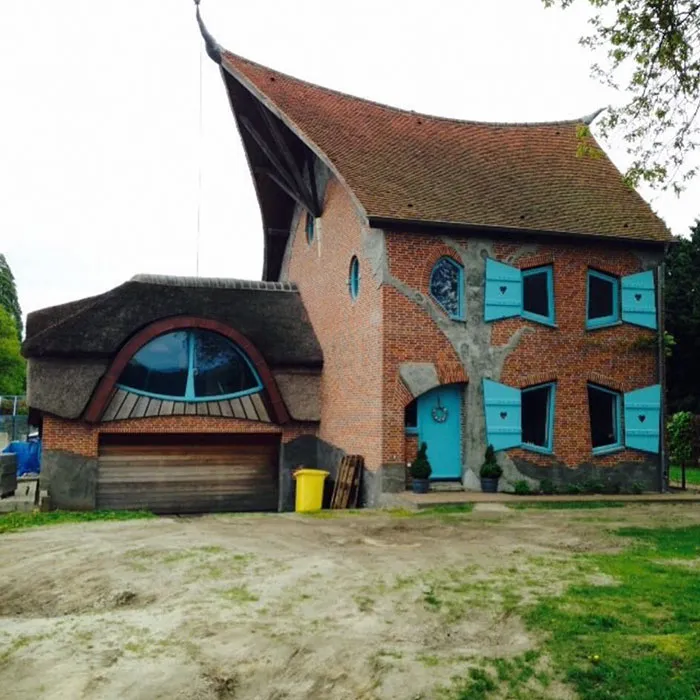 Belgian Guy Documents Ugly Houses He Sees And They're So Bad, It's Hilarious (30 Pics)