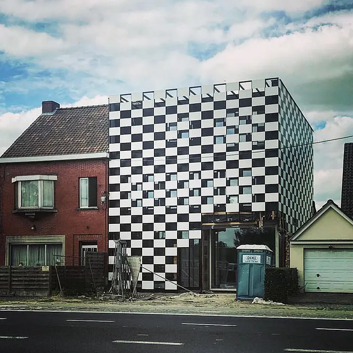 Este hombre belga documenta las casas feas que ve, y son tan horrendas que hacen reír (30 imágenes)