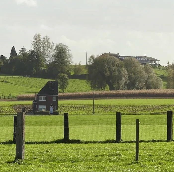 Belgian Guy Documents Ugly Houses He Sees And They're So Bad, It's Hilarious (30 Pics)