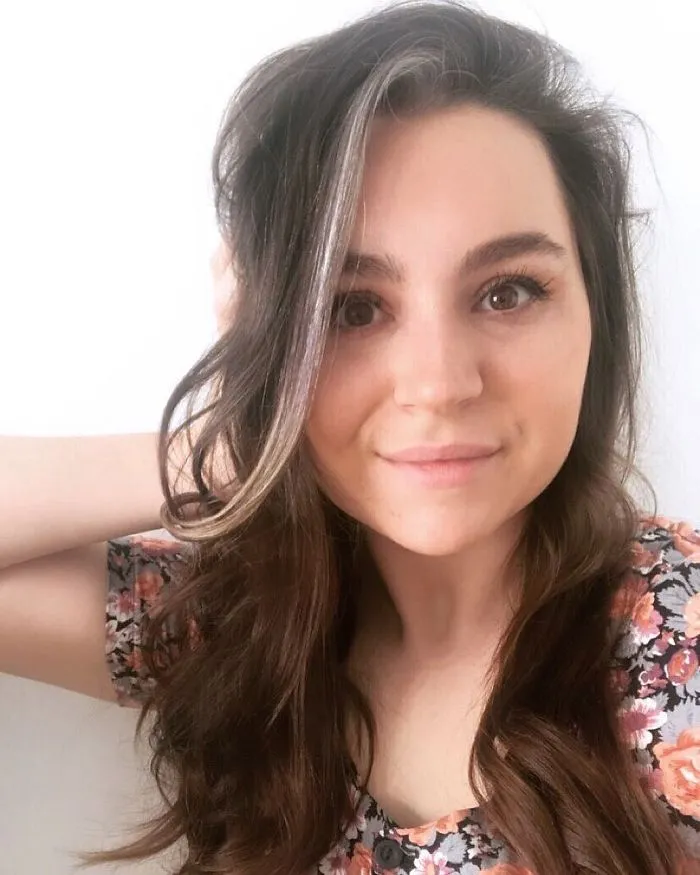 Estas 30 mujeres dejaron de teñirse el cabello, y tienen tan buen aspecto que te convencerán para hacer lo mismo (Nuevas imágenes)