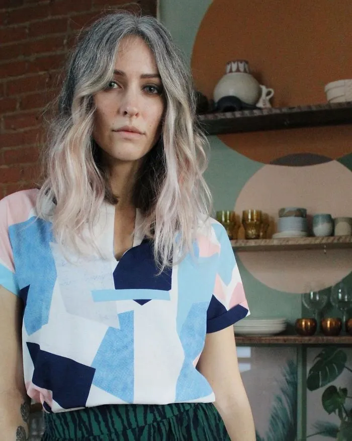Estas 30 mujeres dejaron de teñirse el cabello, y tienen tan buen aspecto que te convencerán para hacer lo mismo (Nuevas imágenes)