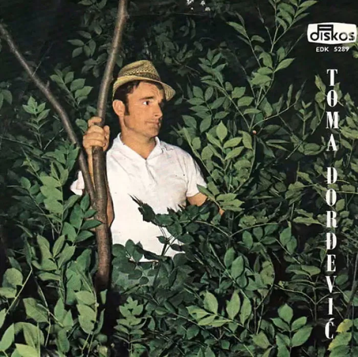 Estas portadas de discos de la antigua Yugoslavia son increíblemente extrañas (30 imágenes)