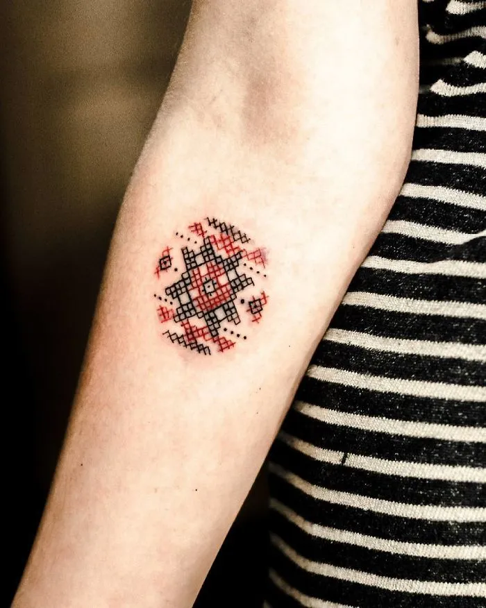 Parece ser que los "tatuajes bordados" son tendencia, y son mejores de lo que parecen (30 imágenes)