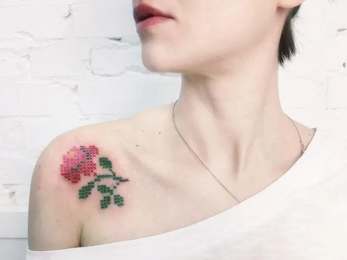 Parece ser que los "tatuajes bordados" son tendencia, y son mejores de lo que parecen (30 imágenes)