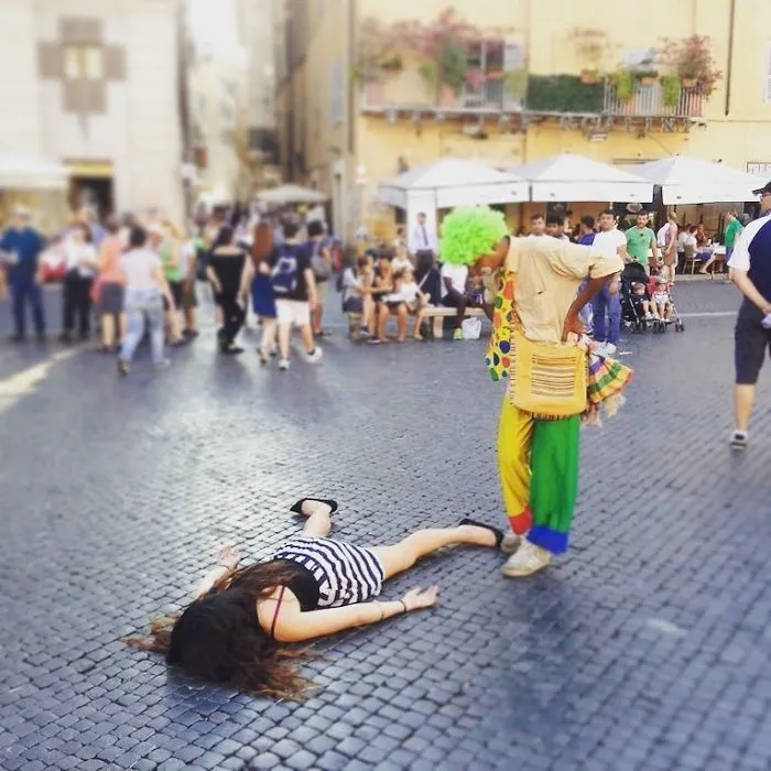 Delante de un payaso en Roma