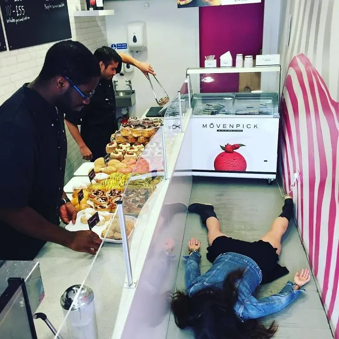 En la tienda de donuts Dum Dums