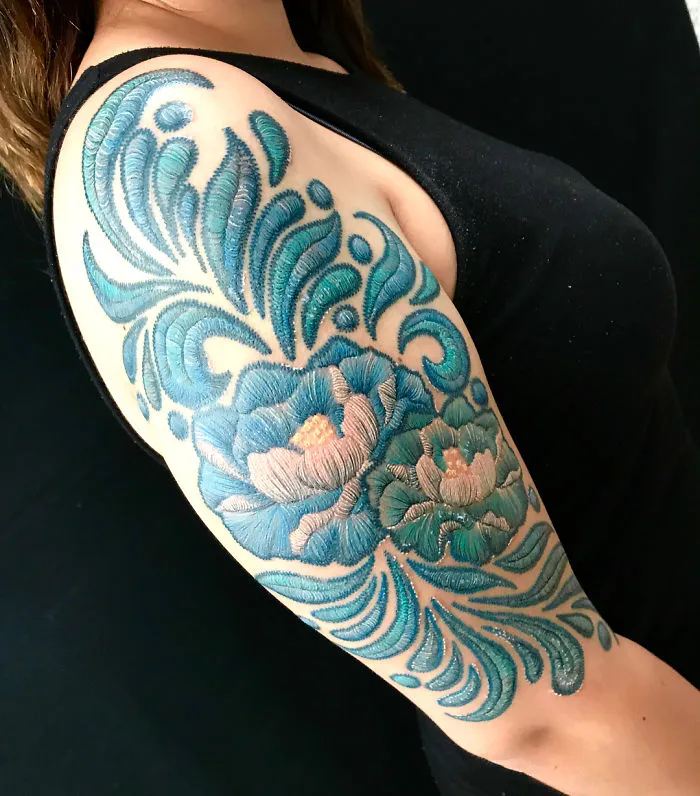 Parece ser que los "tatuajes bordados" son tendencia, y son mejores de lo que parecen (30 imágenes)