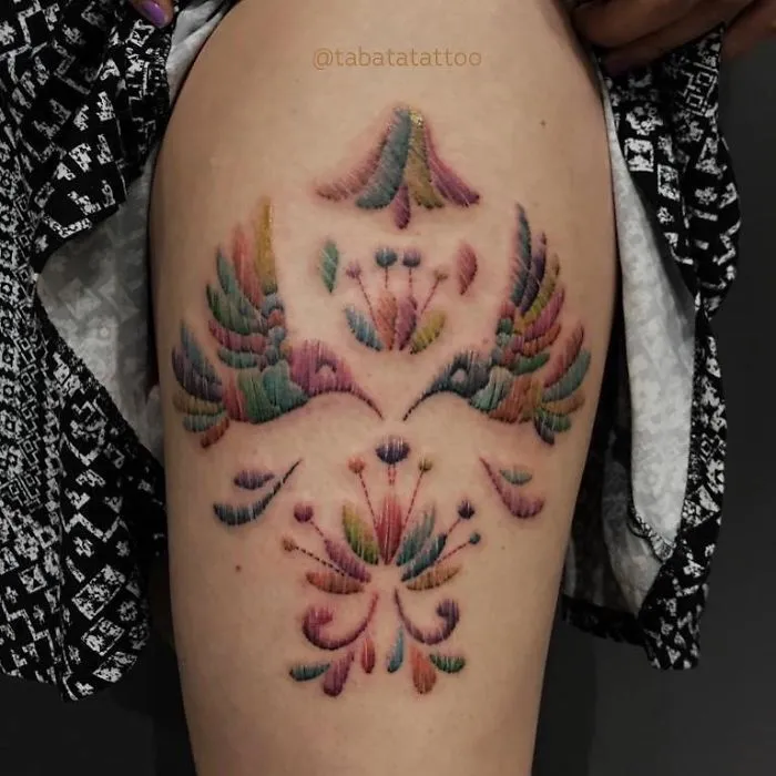 Parece ser que los "tatuajes bordados" son tendencia, y son mejores de lo que parecen (30 imágenes)