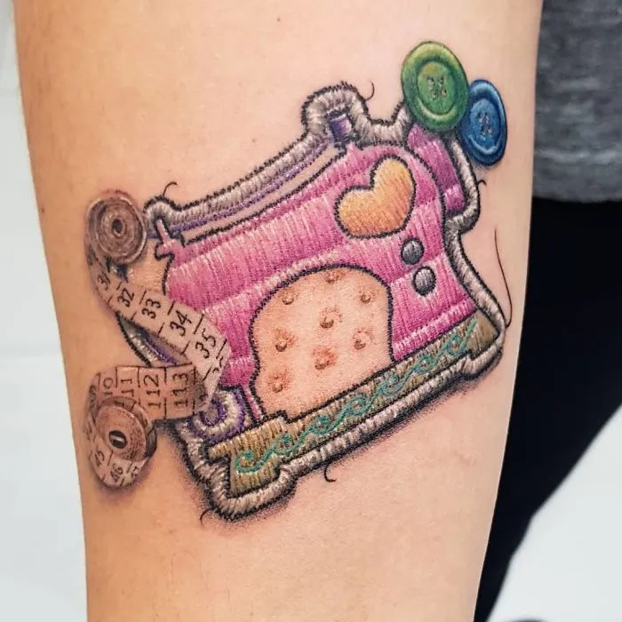 Parece ser que los "tatuajes bordados" son tendencia, y son mejores de lo que parecen (30 imágenes)