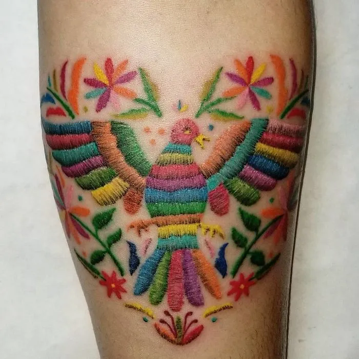 Parece ser que los "tatuajes bordados" son tendencia, y son mejores de lo que parecen (30 imágenes)